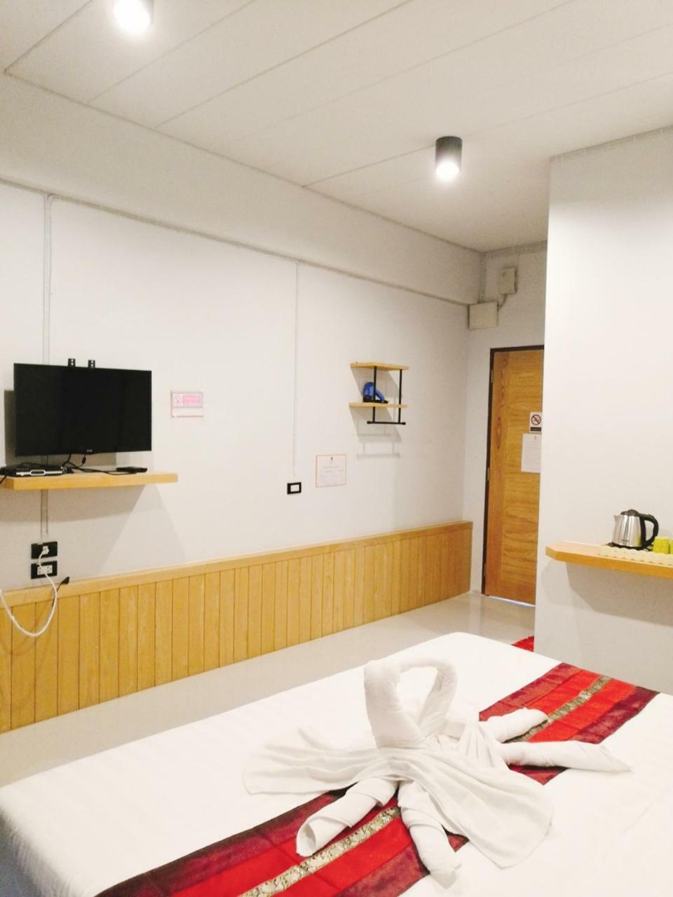 リトル ランナー カフェ アンド プレミア ゲストハウス チエンマイ エクステリア 写真