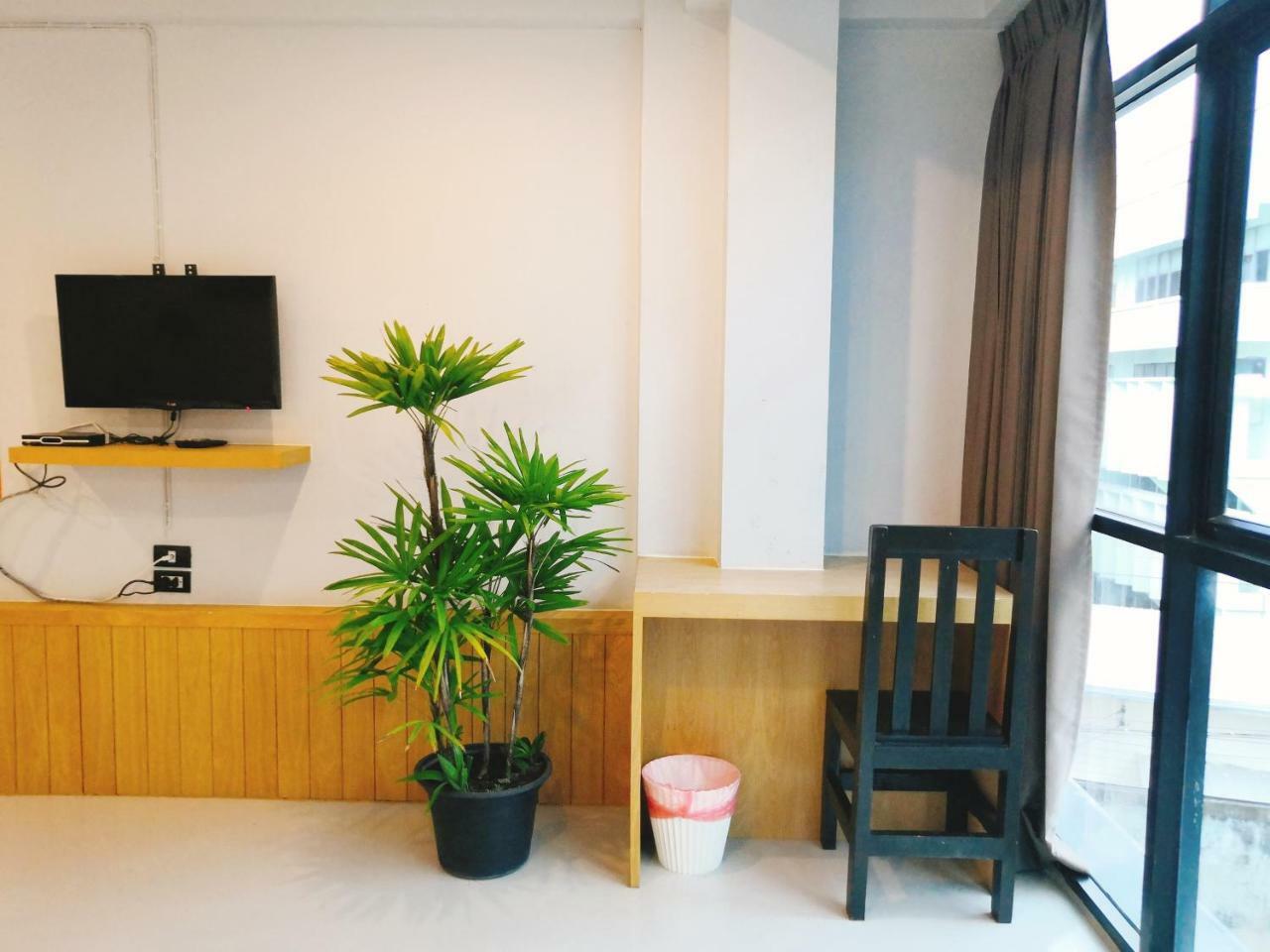リトル ランナー カフェ アンド プレミア ゲストハウス チエンマイ エクステリア 写真